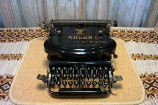 Adler kölcsönözhető antik írógép